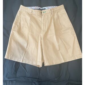 Men’s Tommy Hilfiger khaki shorts.